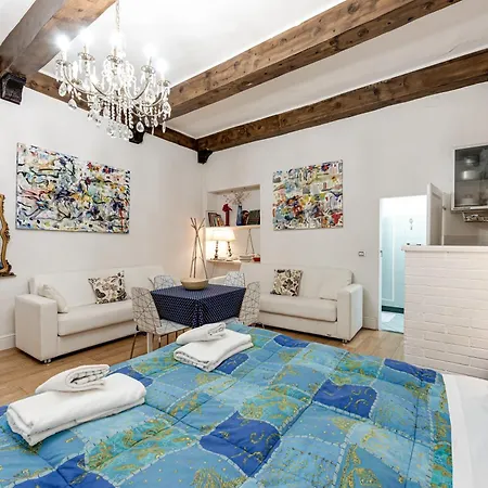 Quiet Independent At The Duomo Apartment